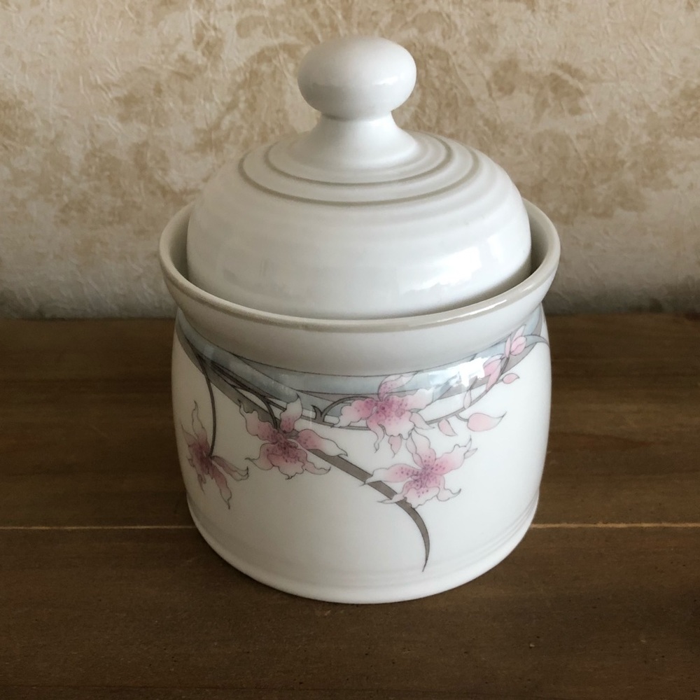 Royal Doulton fresh flowers sugar brown